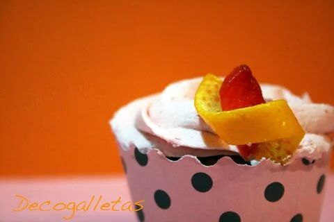 Cupcakes fresa y naranja natural